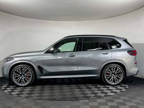 2025 BMW X5 30d IV (G05/G18) Рестайлинг, серый - вид 5