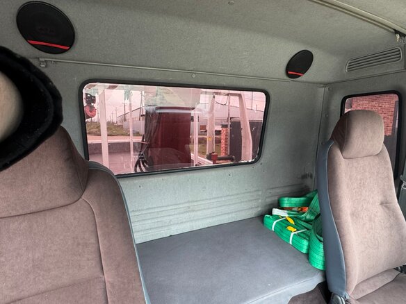 2004 Isuzu Forward (F-Series), белый, 4999999 рублей - вид 9