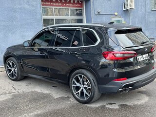 2019 BMW X5 40i IV (G05/G18), чёрный, 4600000 рублей, вид 4