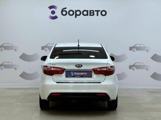 2013 Kia Rio 4-speed III, белый, 860000 рублей, вид 5