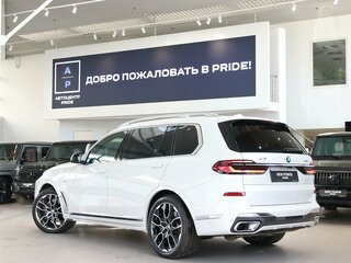 2023 BMW X7 40i I (G07) Рестайлинг, белый, 12200000 рублей, вид 2
