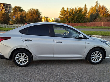 2021 Hyundai Solaris II Рестайлинг, серый, 1745000 рублей, вид 5