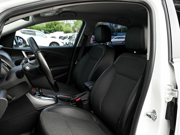 2011 Opel Astra J, белый - вид 16