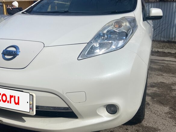 2013 Nissan Leaf (EM57) I (ZE0/AZE0), белый, 1250000 рублей - вид 9