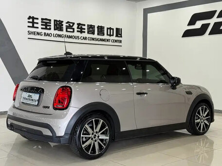 2022 Mini Hatch Cooper III (F55/F56) Рестайлинг 2, серый, 1980000 рублей, вид 5