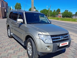 2007 Mitsubishi Pajero IV, бежевый, 1350000 рублей, вид 2