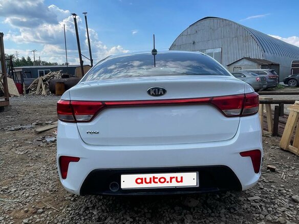 2017 Kia Rio IV, белый, 650000 рублей - вид 4