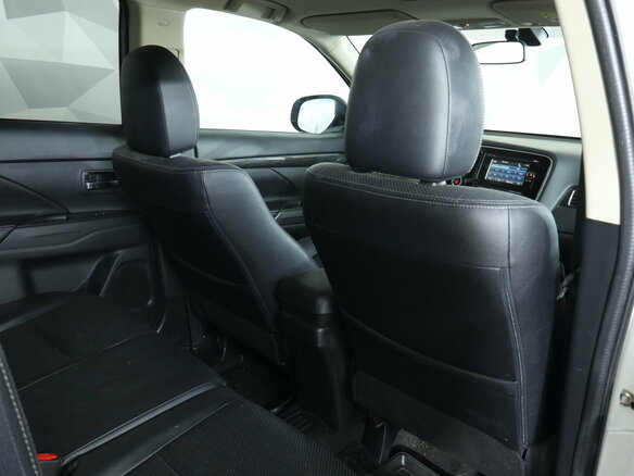 2016 Mitsubishi Outlander III Рестайлинг 2, белый, 1849000 рублей - вид 25
