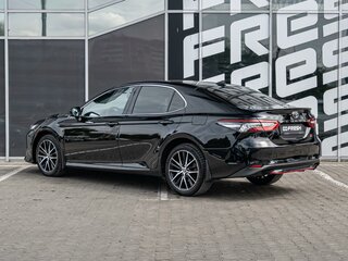 2021 Toyota Camry VIII (XV70) Рестайлинг, чёрный, 3070000 рублей, вид 2