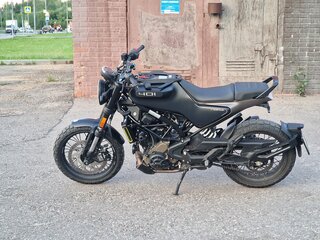 2023 Husqvarna Svartpilen 401, чёрный, 470000 рублей, вид 5