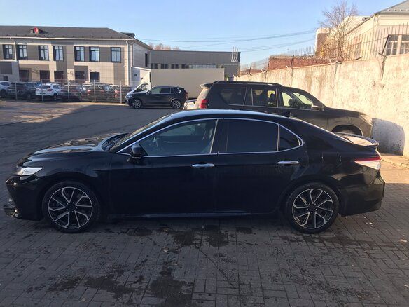 2018 Toyota Camry VIII (XV70), чёрный, 2965000 рублей - вид 1