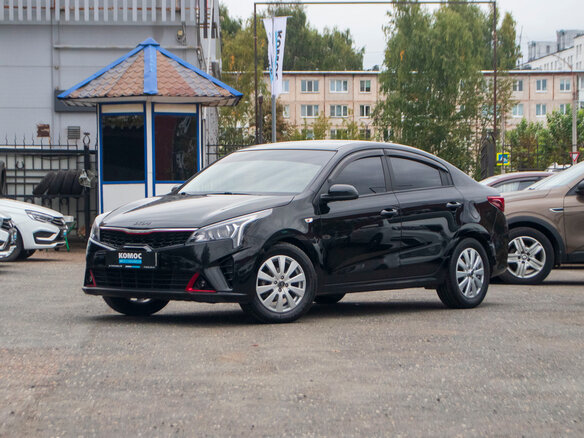 2022 Kia Rio IV Рестайлинг, чёрный