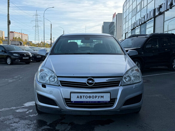 2010 Opel Astra H Рестайлинг, серебристый, 395000 рублей - вид 1