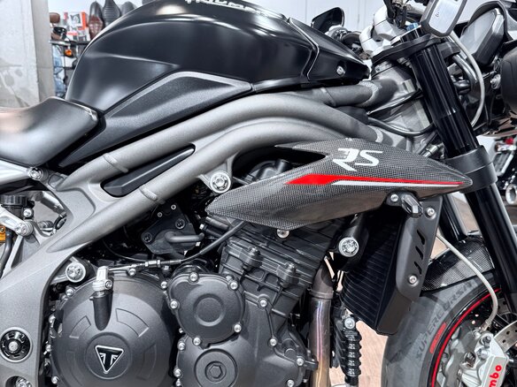 2018 Triumph Speed Triple, чёрный, 999000 рублей - вид 26