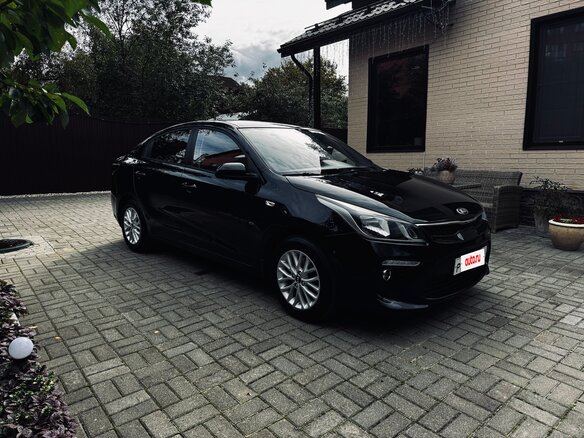 2018 Kia Rio IV, чёрный, 1150000 рублей - вид 1