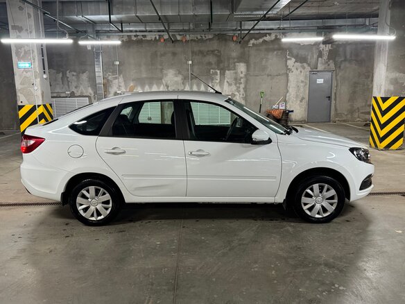 2024 Lada (ВАЗ) Granta I Рестайлинг, белый, 719000 рублей - вид 3