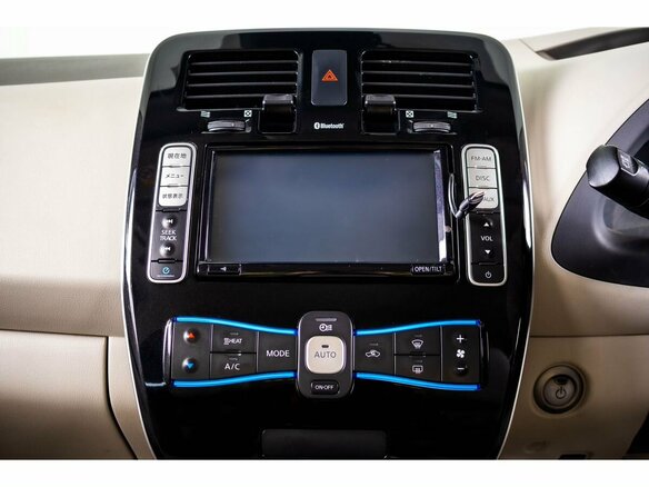 2015 Nissan Leaf 30kWh I (ZE0/AZE0), оранжевый - вид 17