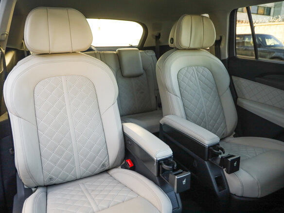 2023 Audi Q6 50 TFSI, чёрный, 6299777 рублей - вид 28