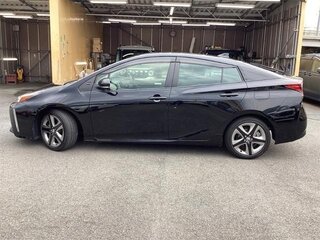 2022 Toyota Prius IV Рестайлинг (XW50), чёрный, 1250666 рублей, вид 3