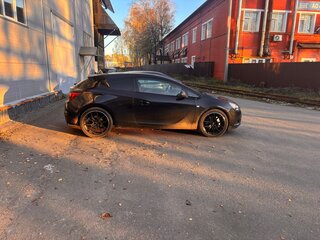 2013 Opel Astra GTC J Рестайлинг, чёрный, 700000 рублей, вид 4