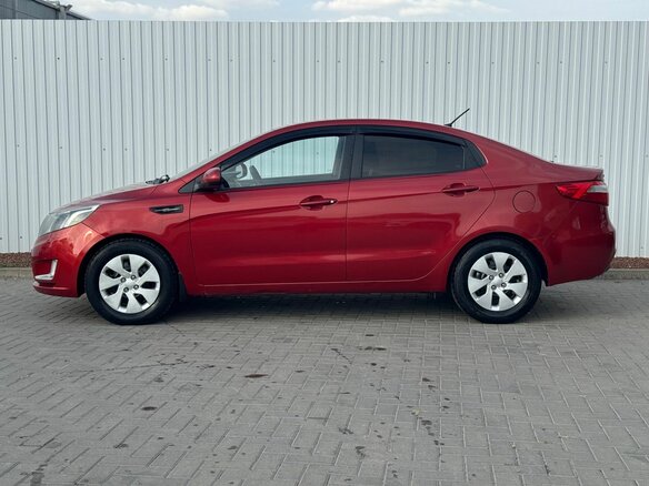 2013 Kia Rio 5-speed III, красный, 849000 рублей - вид 5