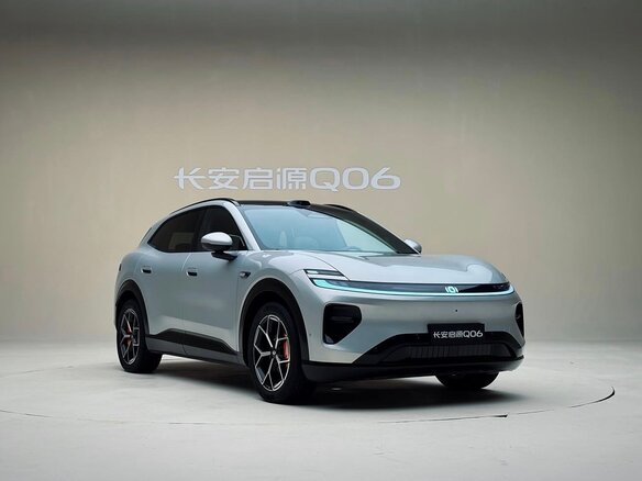 2026 Changan Qiyuan Q06, серебристый, 5390000 рублей