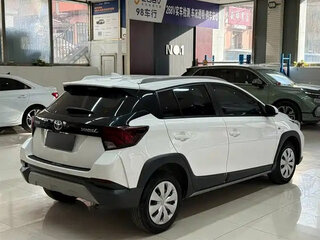 2022 Toyota Yaris L XP150 Рестайлинг, белый, 1350000 рублей, вид 4