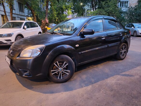2010 Kia Rio II Рестайлинг, чёрный, 320000 рублей