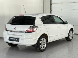 2011 Opel Astra H Рестайлинг, белый, 549000 рублей, вид 4