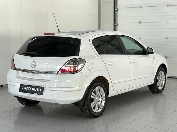 2011 Opel Astra H Рестайлинг, белый, 549000 рублей - вид 3
