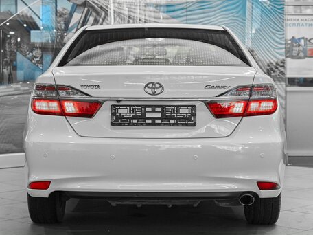 2016 Toyota Camry VII (XV50) Рестайлинг, белый, 1749000 рублей, вид 5