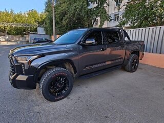 2022 Toyota Tundra CrewMax III, серый, 8200000 рублей, вид 5