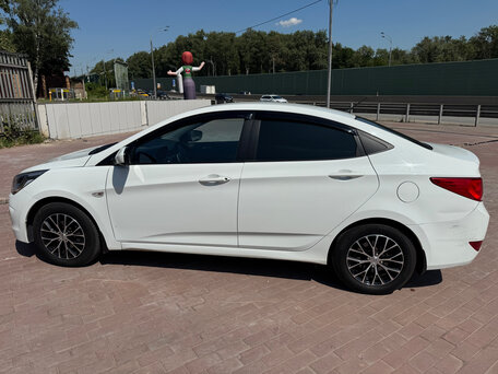 2016 Hyundai Solaris I Рестайлинг, белый, 950000 рублей, вид 4