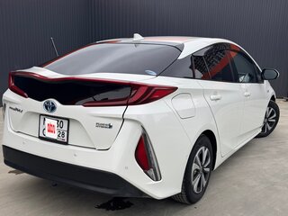 2018 Toyota Prius PHV ZVW52 IV (XW50), белый, 2200000 рублей, вид 4