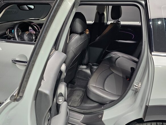 2022 Mini Hatch Cooper III (F55/F56) Рестайлинг 2, бежевый, 1870000 рублей - вид 19