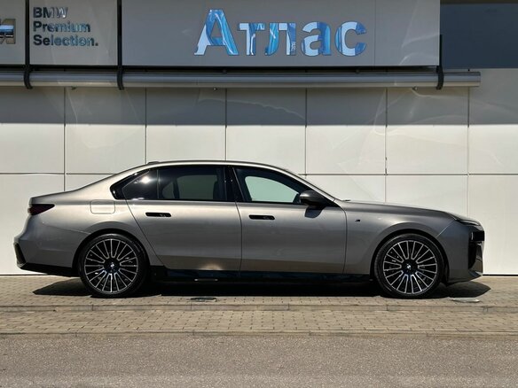 2025 BMW 7 серии 740i xDrive VII (G70), серый, 15190000 рублей - вид 5