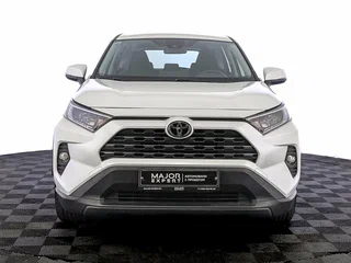 2021 Toyota RAV4 V (XA50), белый, 2755000 рублей, вид 2