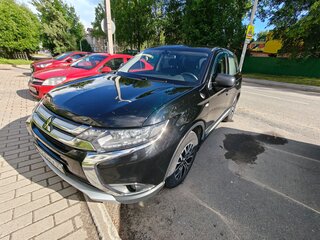 2017 Mitsubishi Outlander III Рестайлинг 2, чёрный, 1695000 рублей, вид 2