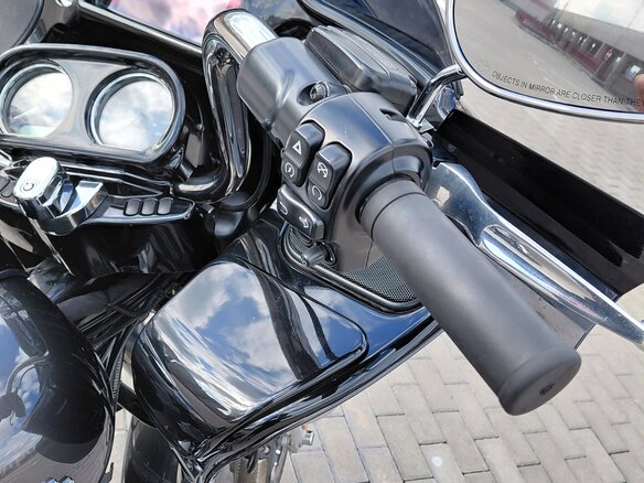 2022 Harley-Davidson Road Glide, серый, 1360000 рублей - вид 4