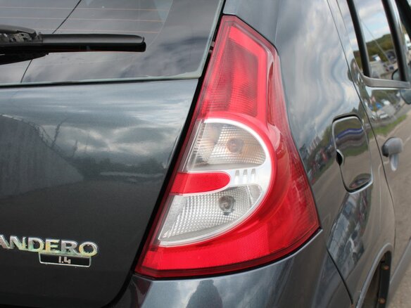 2011 Renault Sandero I, серый - вид 19