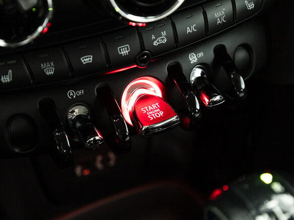 2015 Mini Hatch Cooper S III (F55/F56), коричневый - вид 16