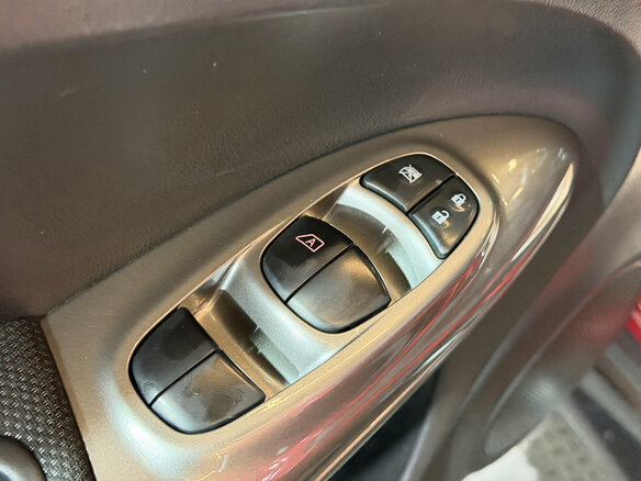 2012 Nissan Juke I, красный - вид 11