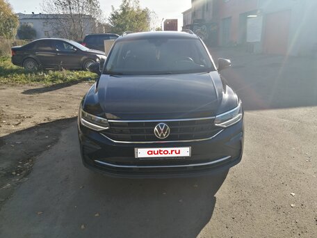 2021 Volkswagen Tiguan II Рестайлинг, чёрный, 3400000 рублей, вид 1