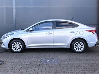 2018 Hyundai Solaris II, серебристый, 1199000 рублей, вид 2
