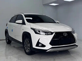 2022 Toyota Yaris L X XP150 Рестайлинг, белый, 975500 рублей, вид 3