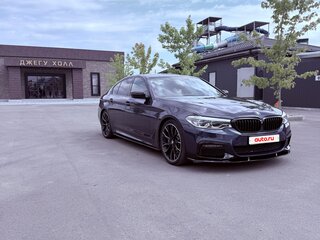 2019 BMW 5 серии 530d xDrive VII (G30/G31/G38), чёрный, 5950000 рублей, вид 3