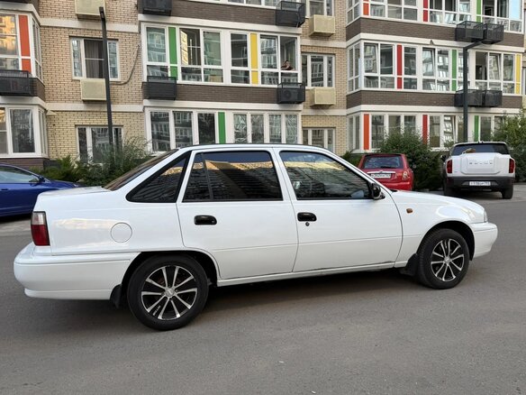 2001 Daewoo Nexia I, белый, 210000 рублей - вид 5