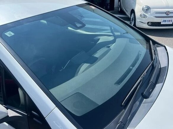2022 Toyota Prius IV Рестайлинг (XW50), белый - вид 29