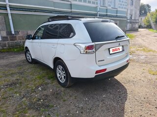2013 Mitsubishi Outlander III, белый, 1150000 рублей, вид 3