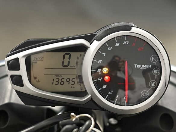 2013 Triumph Speed Triple, чёрный - вид 8